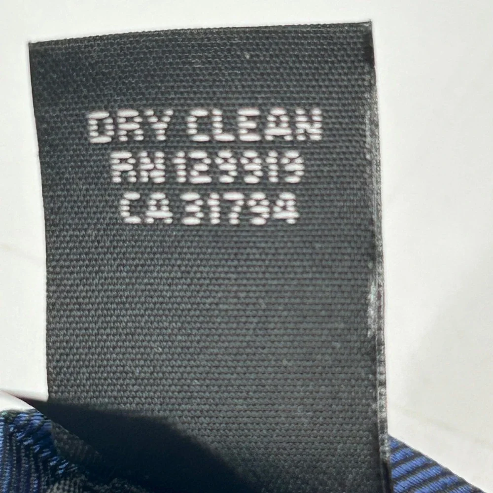 Calvin Klein Necktie Navy Blue Men's Ribbed Textured Solid EUC 2.5 Inches Wide